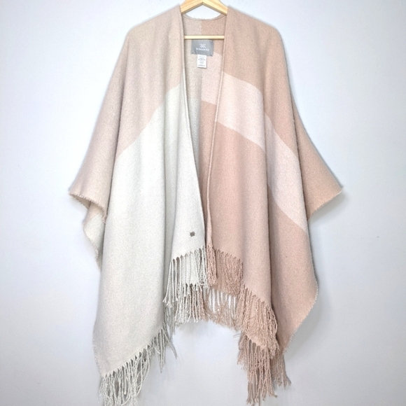 SOIA & KYO Blush Rose Pink Fringe Shawl Scarf Wrap Cardigan Blanket Poncho OS - Picture 4 of 16
